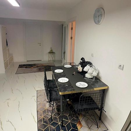 オラデアCarla'S Apartamentアパートメント エクステリア 写真