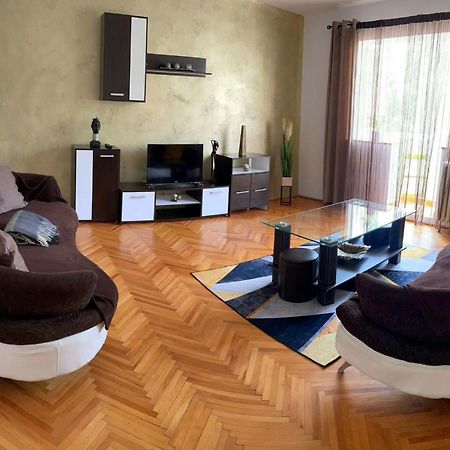 オラデアCarla'S Apartamentアパートメント エクステリア 写真