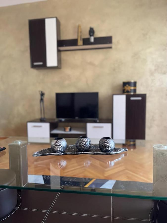オラデアCarla'S Apartamentアパートメント エクステリア 写真